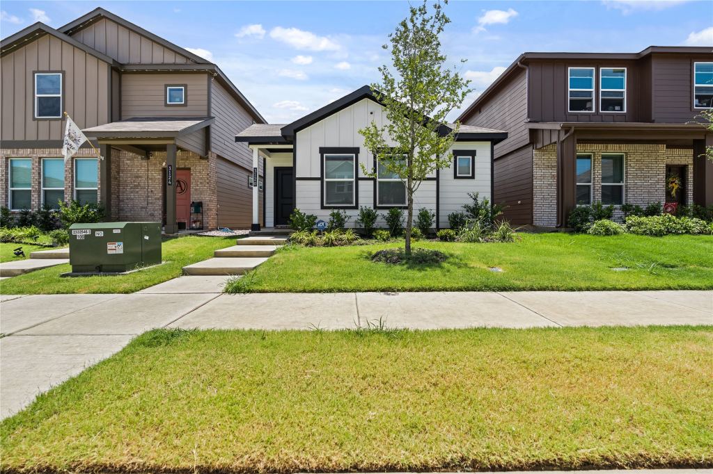 3120 Strawberry Farm Lane, Fort Worth, TX 76140 — photo 1