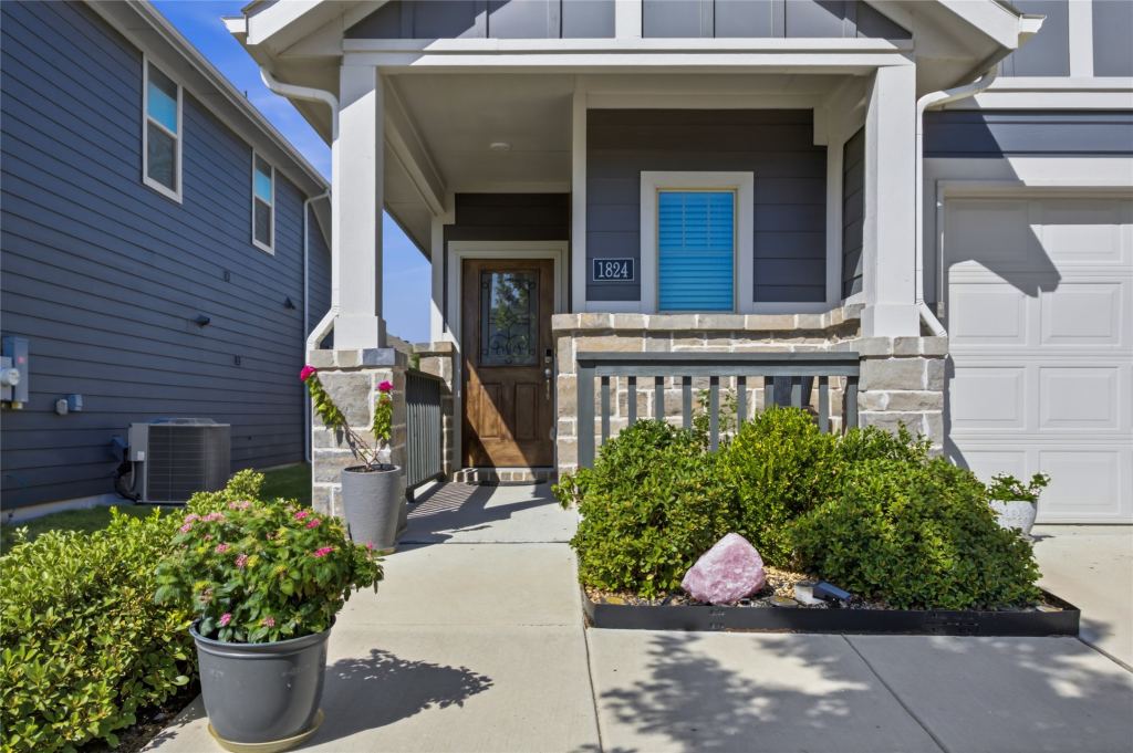 1824 Ash Oak Lane