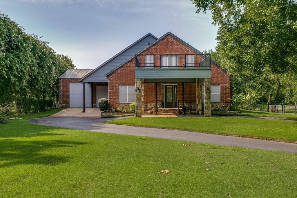 1290 Fox Lane, Burleson, TX 76028 — photo 1