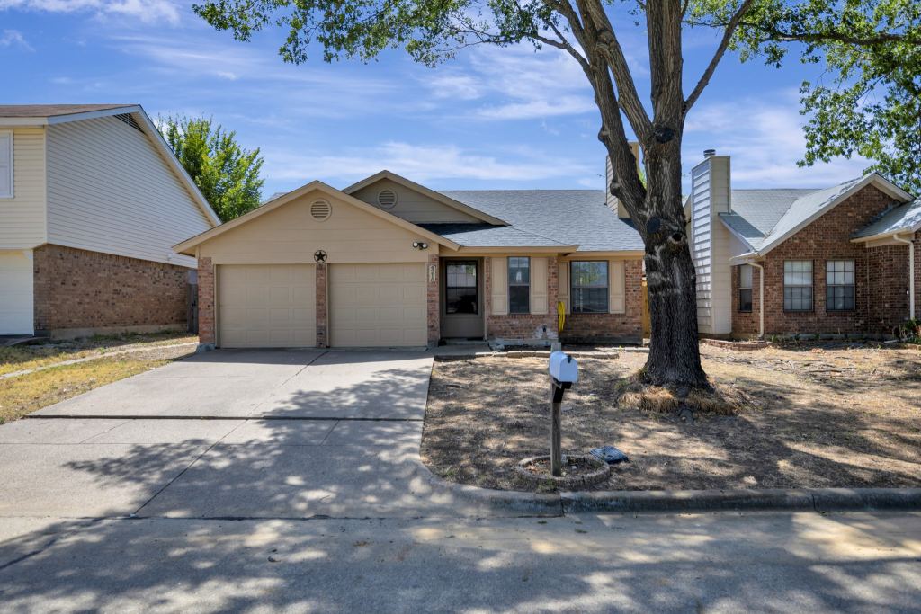 4210 Meadow Park Drive, Arlington, TX 76017 — photo 1