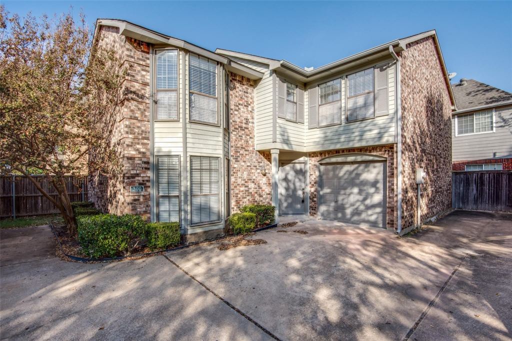 300 Canyon Lane, Irving, TX 75063 — photo 1