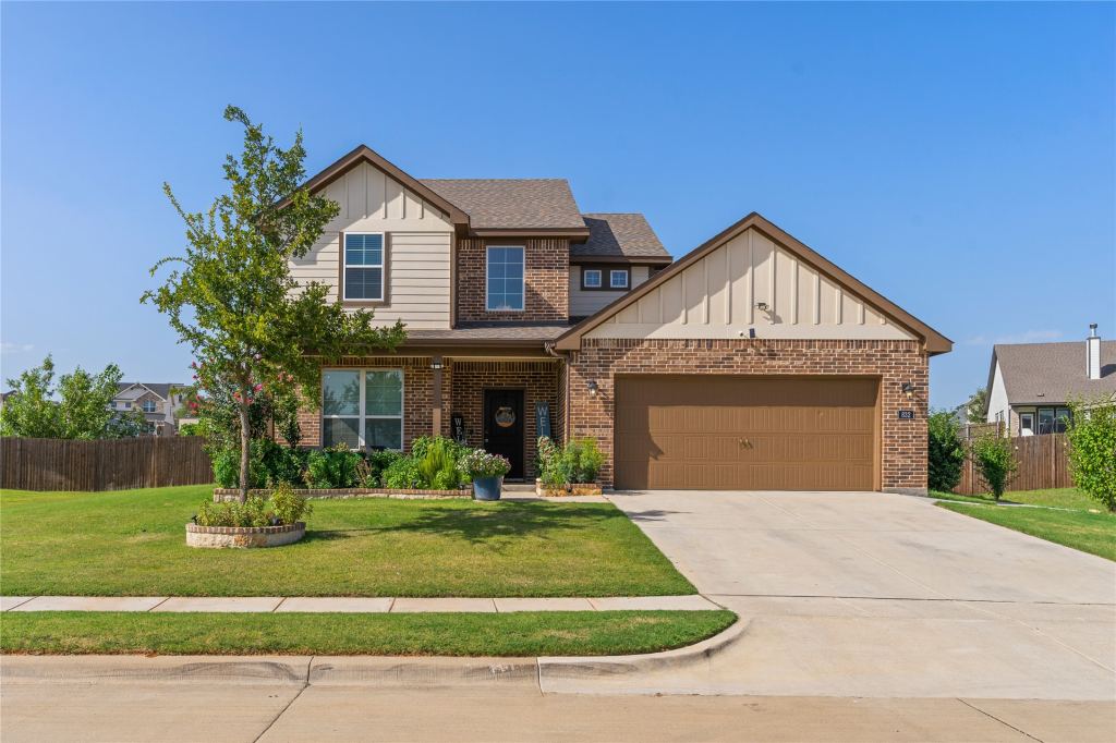 832 Feather Edge Drive, Springtown, TX 76082 — photo 1
