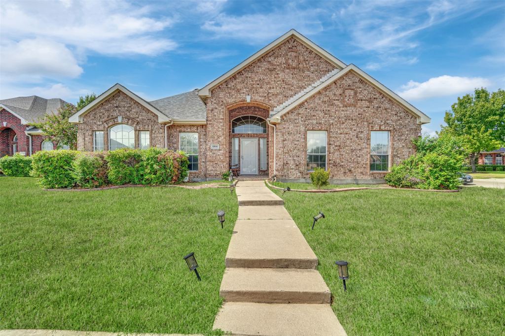 6900 Field Lark Drive, Arlington, TX 76002 — photo 1