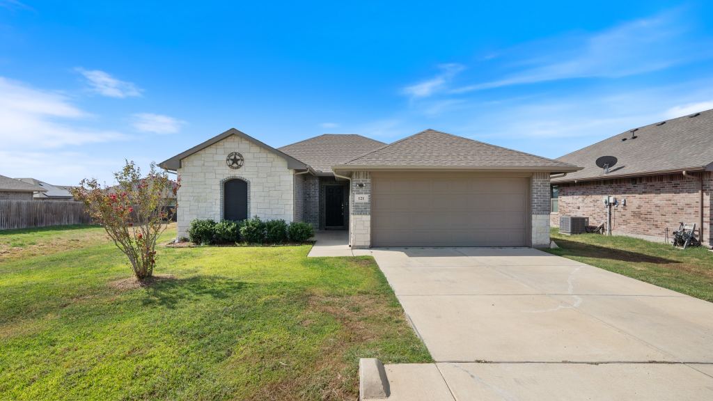 121 Willowbend Loop, Mabank, TX 75147 — photo 1