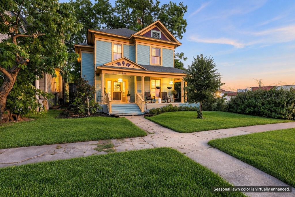 605 W Chestnut Street, Denison, TX 75020 — photo 1