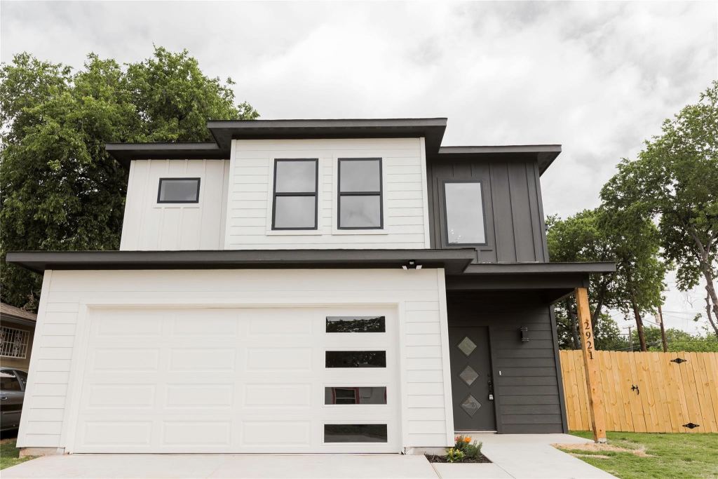 2921 Gipson Street, Fort Worth, TX 76111 — photo 1