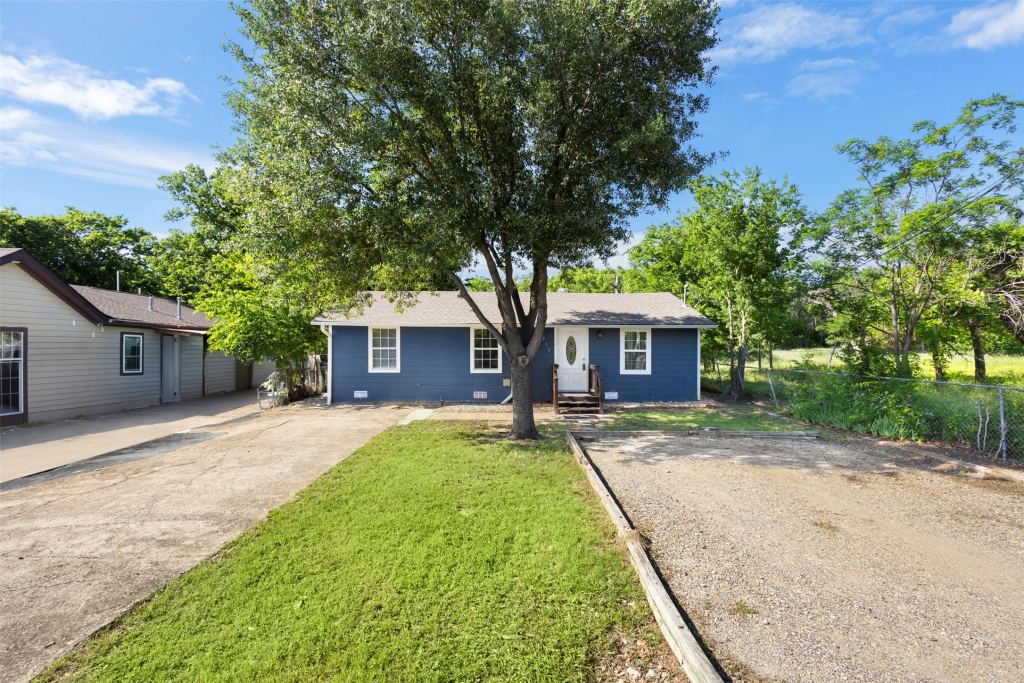 215 E 3rd Street, Ferris, TX 75125 — photo 1
