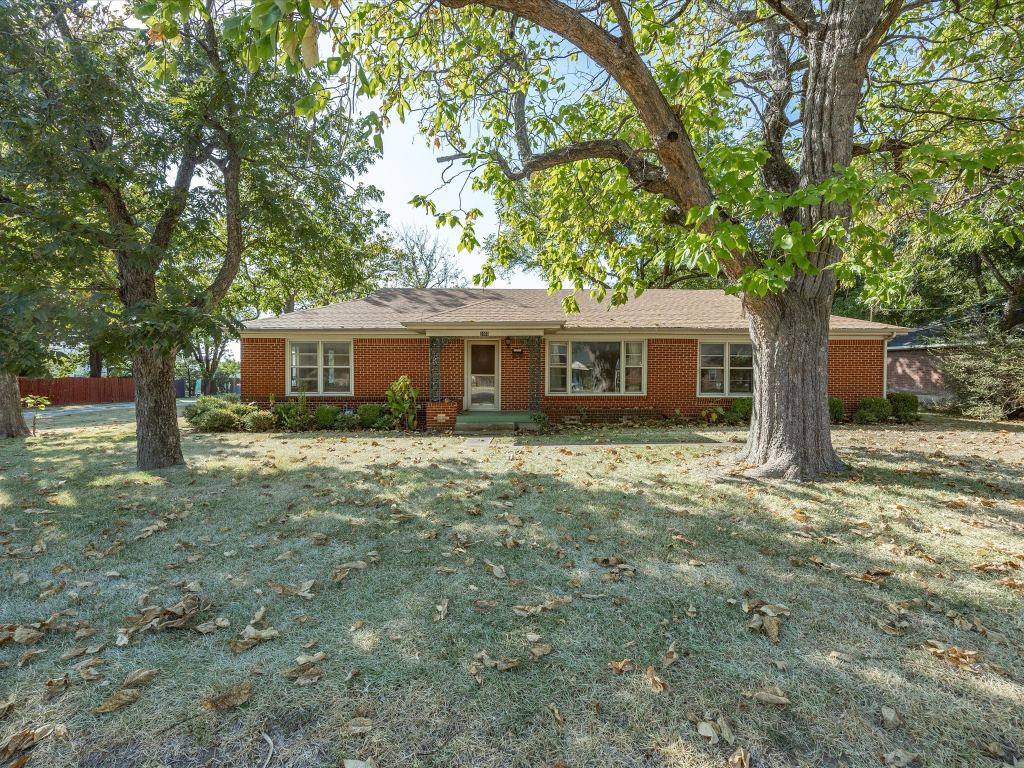 1003 E Milam Street, Ennis, TX 75119 — photo 1