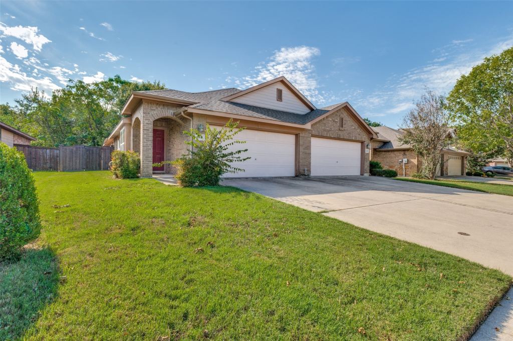 1433 Ravenwood Drive, Mansfield, TX 76063 — photo 1