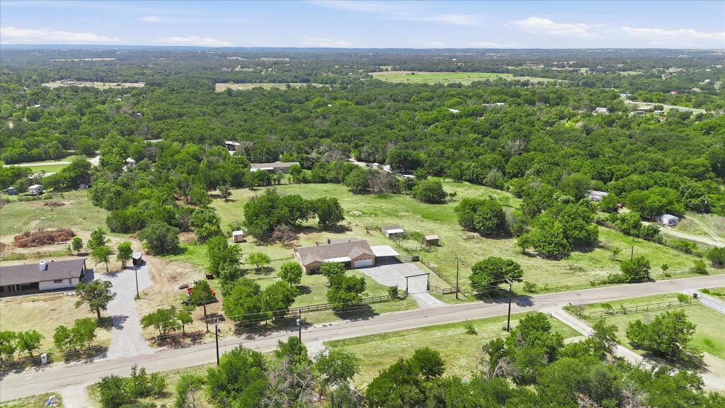 892 Highland Circle, Springtown, TX 76082 — photo 1
