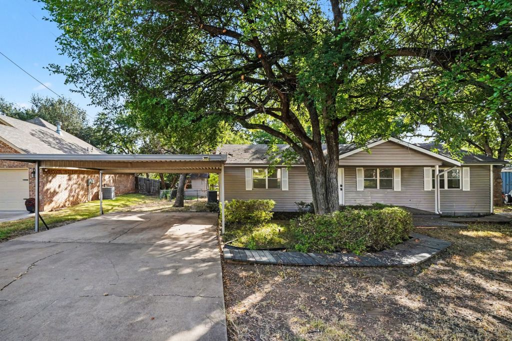 4305 Lucero Drive, Granbury, TX 76048 — photo 1