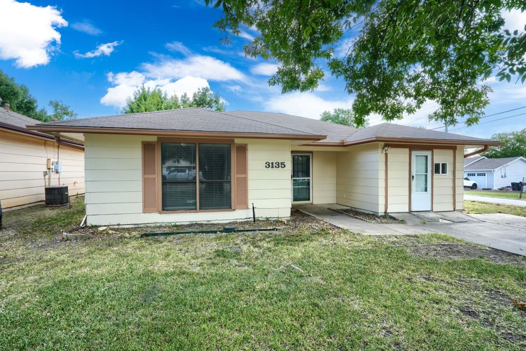 3135 Maple Avenue, Greenville, TX 75402 — photo 1