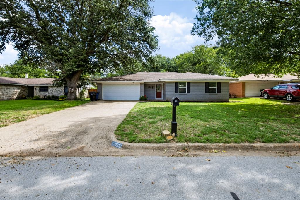 1508 Yucca Street, Midlothian, TX 76065 — photo 1