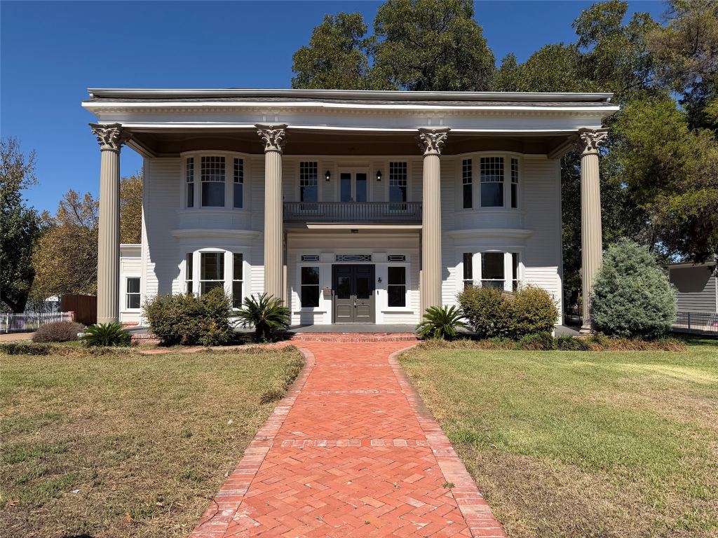 1012 W 3rd Avenue, Corsicana, TX 75110 — photo 1