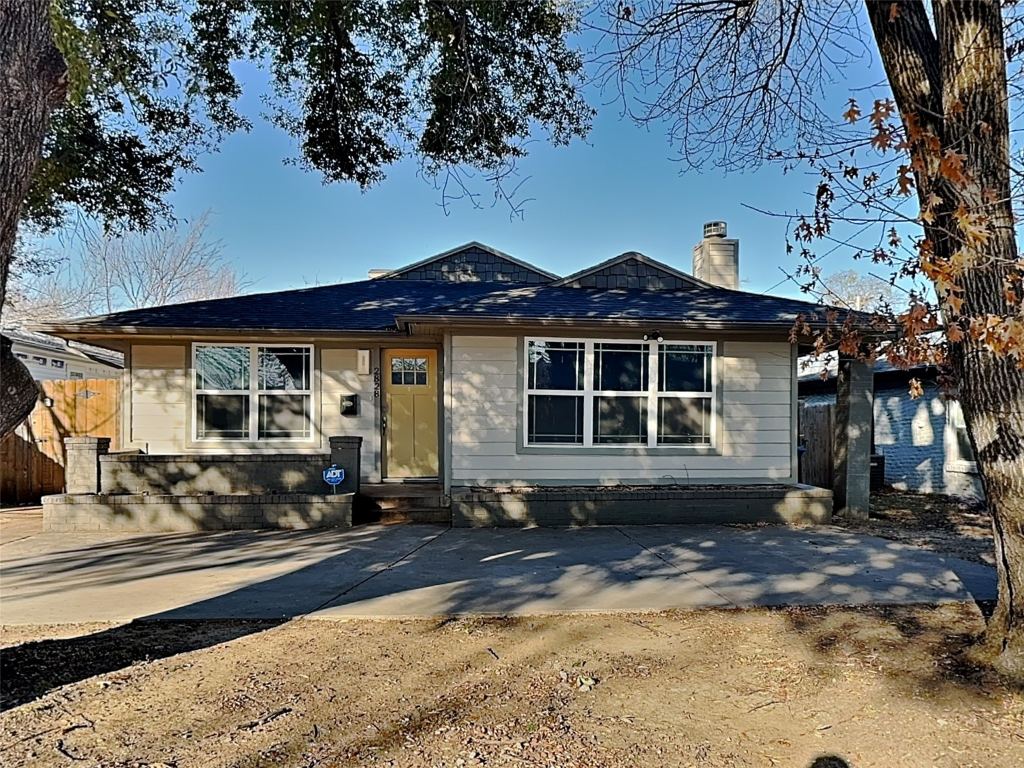 2828 Livingston Avenue, Fort Worth, TX 76110 — photo 1