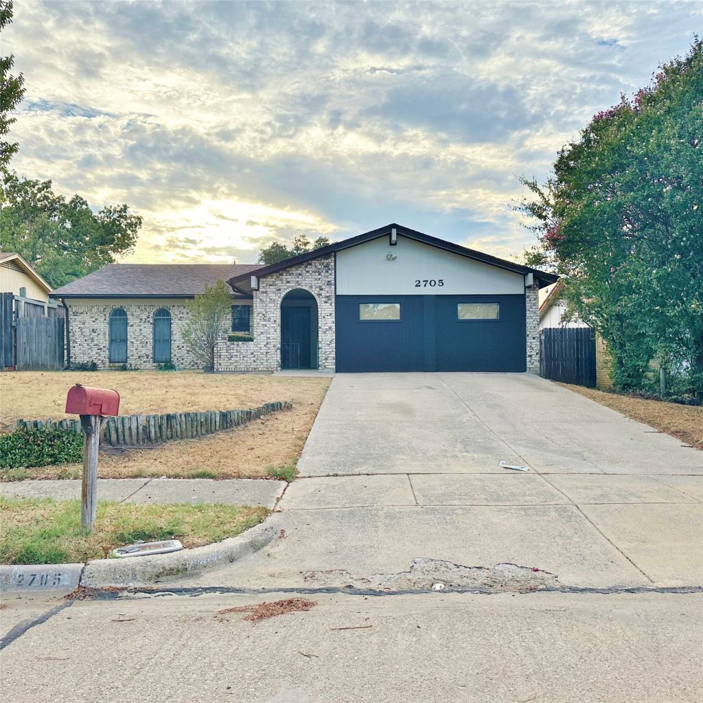 2705 Springlake Court, Irving, TX 75060 — photo 1