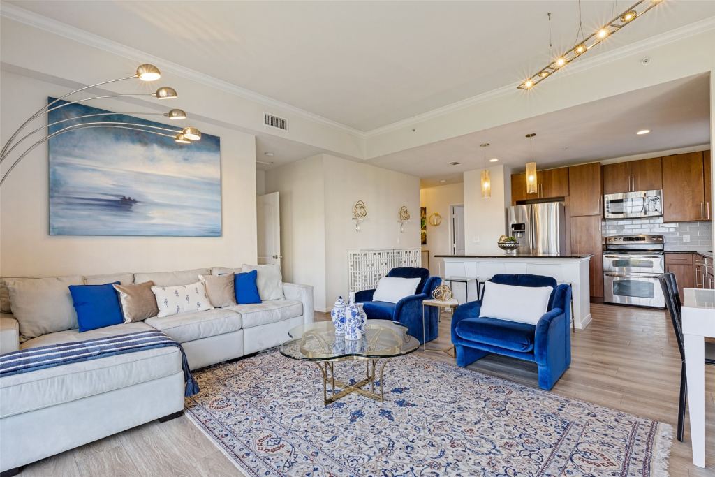 3225 Turtle Creek Boulevard 548