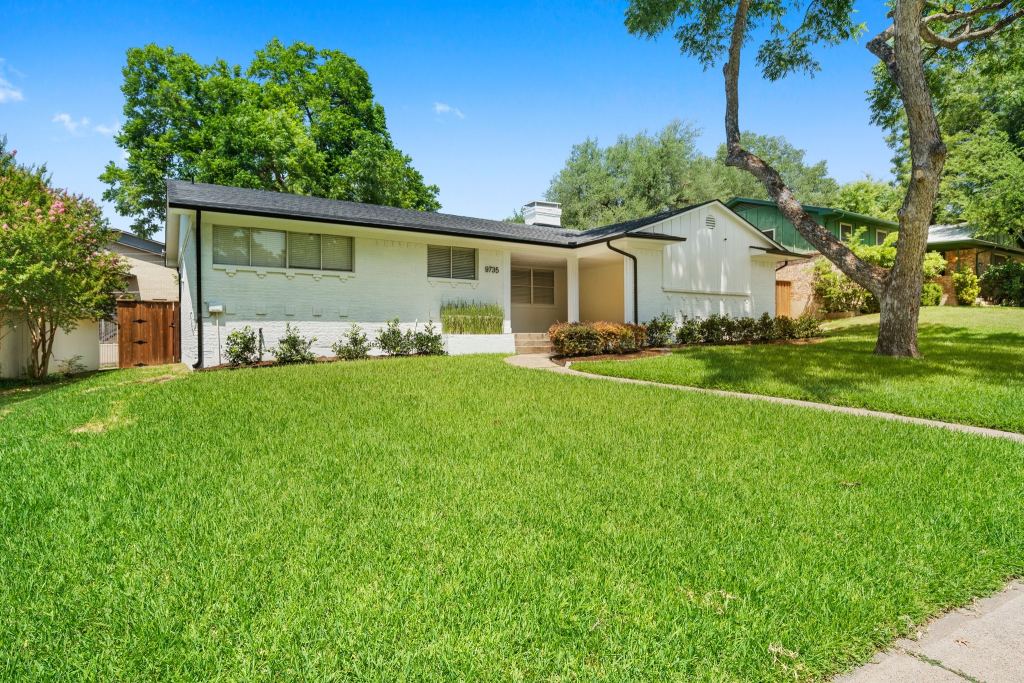 9735 Queenswood Lane, Dallas, TX 75238 — photo 1