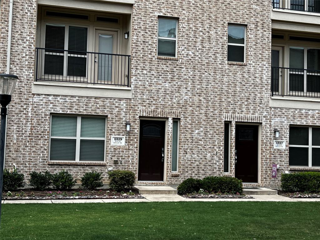 1319 Rancho Mirage Drive, Dallas, TX 75204 — photo 1
