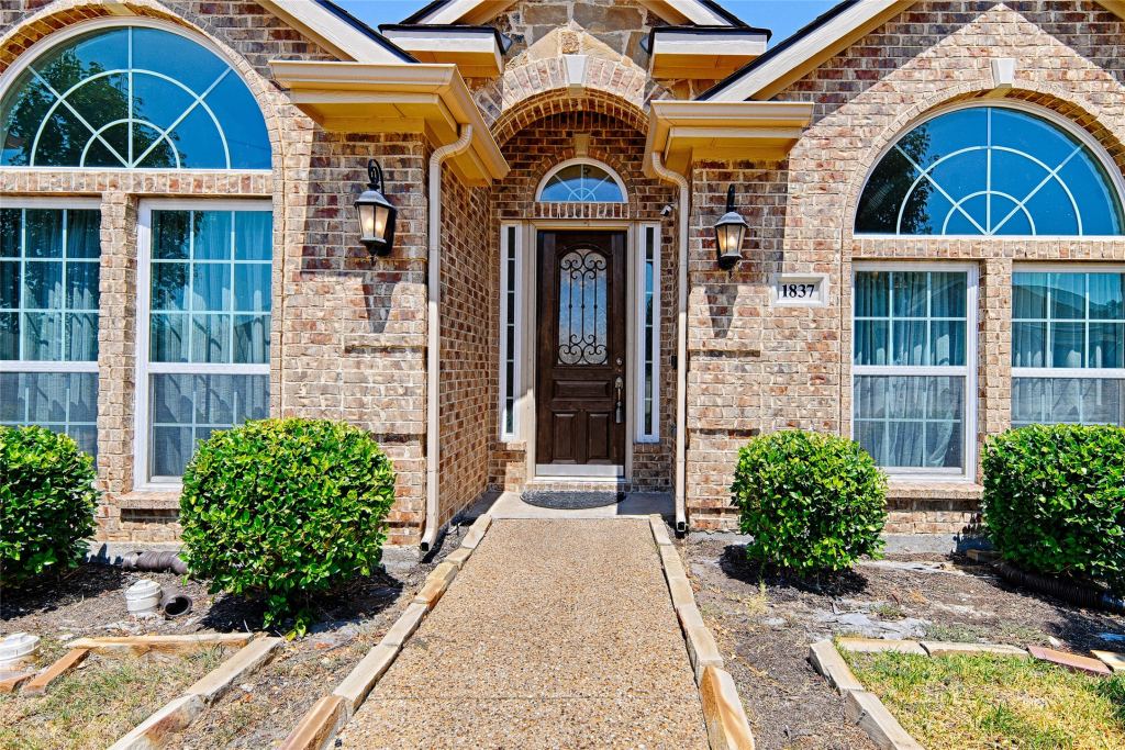 1837 Lakeview Drive, DeSoto, TX 75115 — photo 1