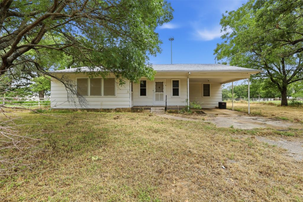 820 Goshen Road, Springtown, TX 76082 — photo 1