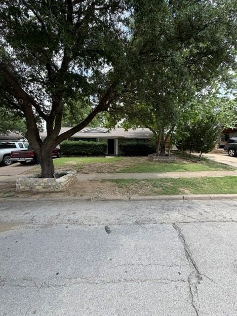 430 W Phillips Court, Grand Prairie, TX 75051 — photo 1