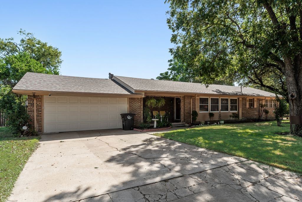 919 Surry Place Drive, Cleburne, TX 76033 — photo 1