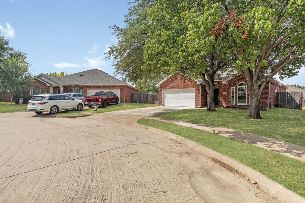 104 Bullava Court, Crowley, TX 76036 — photo 1