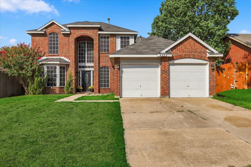 4323 Briar Hill Drive, Grand Prairie, TX 75052 — photo 1