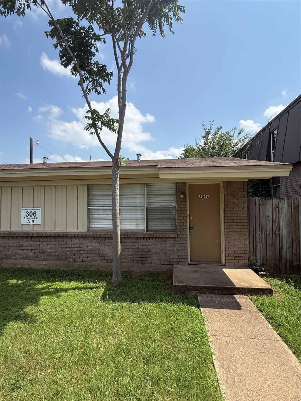 306 E Mitchell Street 306A, Arlington, TX 76010 — photo 1