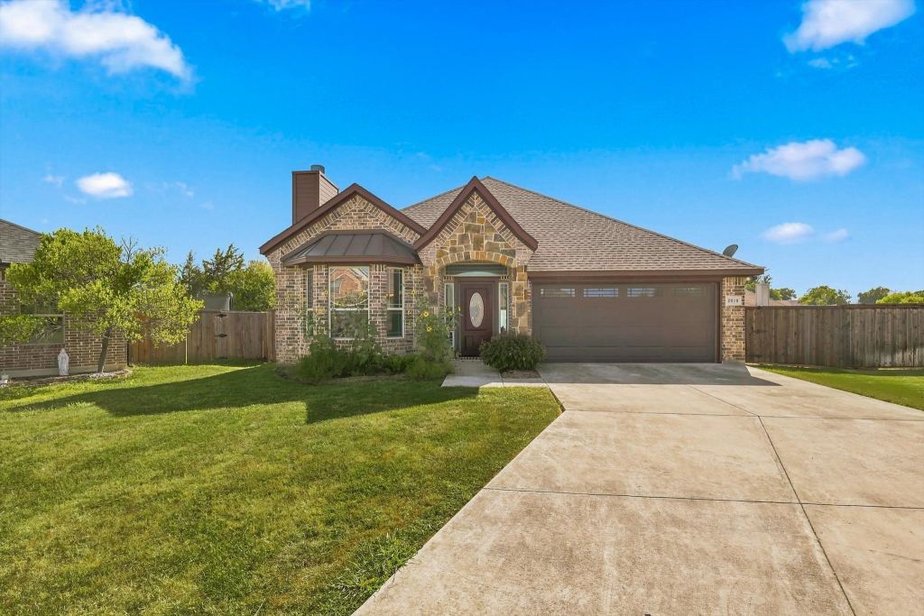 2010 Maxwell Court, Aubrey, TX 76227 — photo 1