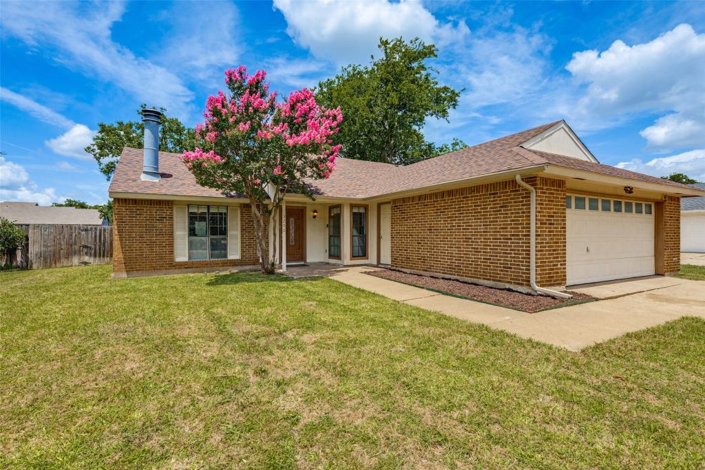 3206 Wintersmith Drive, Arlington, TX 76014 — photo 1