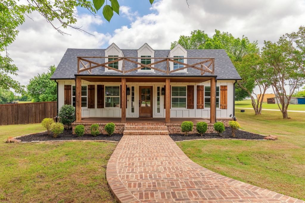 1305 N John Douglas Road, Van Alstyne, TX 75495 — photo 1