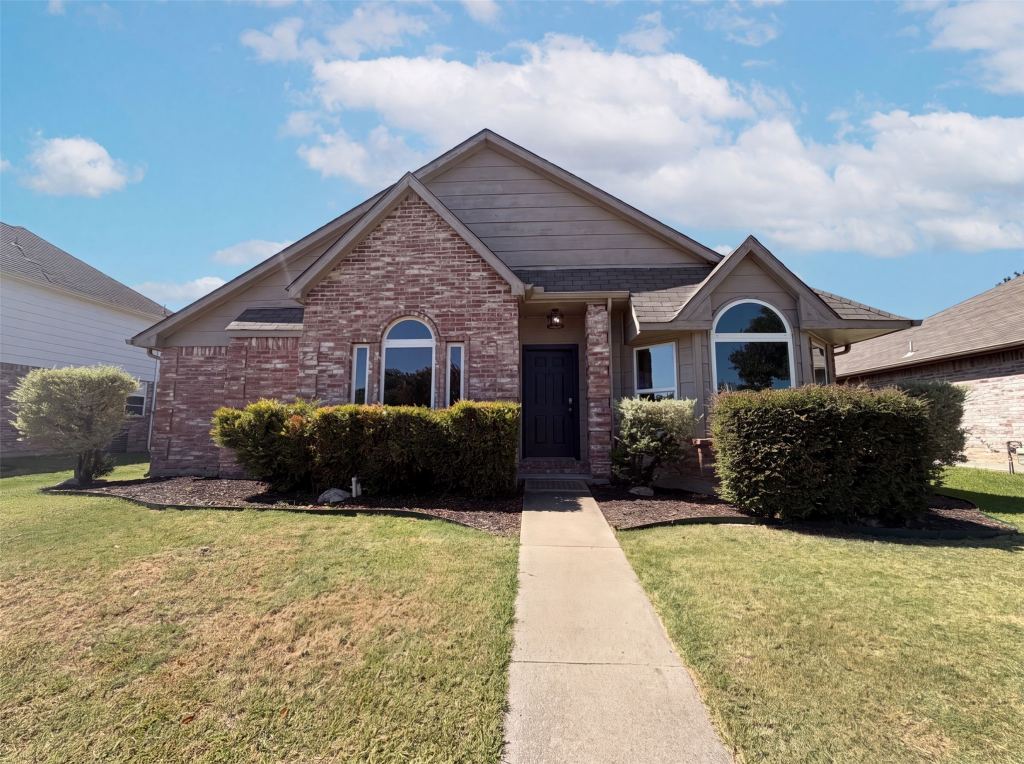 713 Lake Bluff Drive