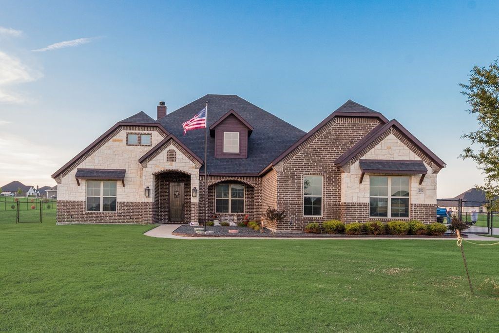 252 Agua Linda Drive, Godley, TX 76044 — photo 1