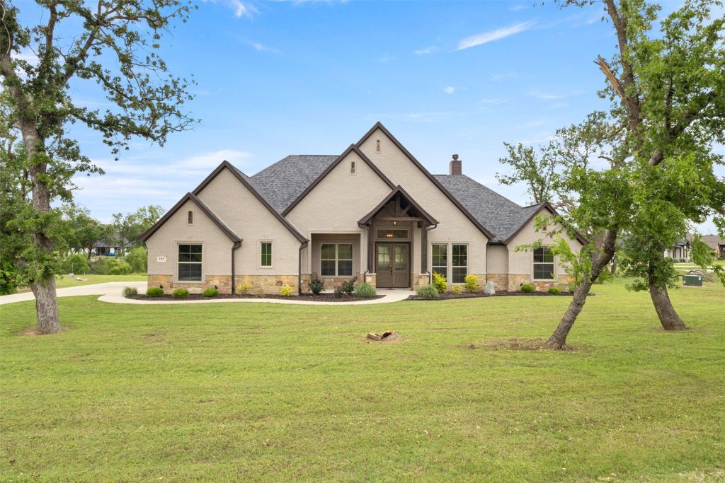 105 Clayton Crossing, Springtown, TX 76082 — photo 1