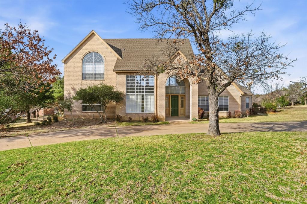 2829 Bent Oaks Drive, Burleson, TX 76028 — photo 1