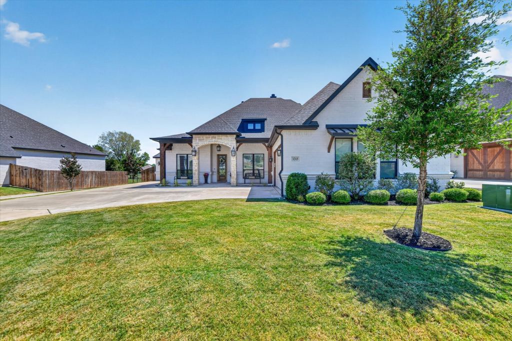 1213 Crown Valley Drive, Weatherford, TX 76087 — photo 1