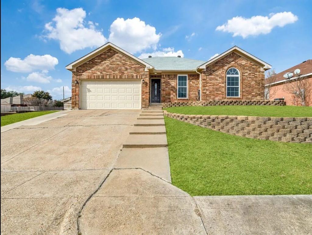 942 Jacobs Crossing Court, Burleson, TX 76028 — photo 1