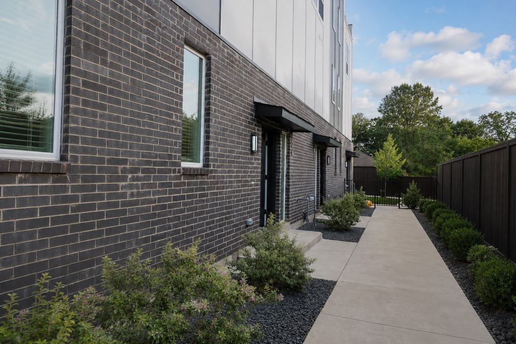 7207 Mohawk Drive 106, Dallas, TX 75235 — photo 1