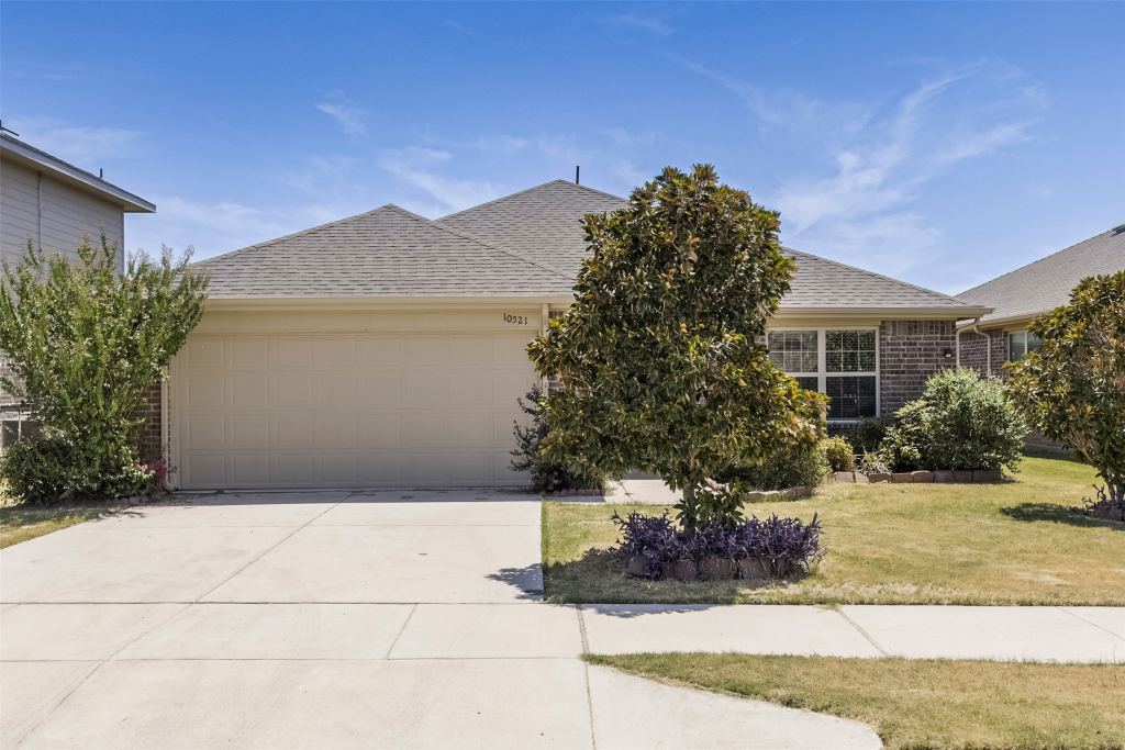 10521 Hartley Lane, Fort Worth, TX 76108 — photo 1