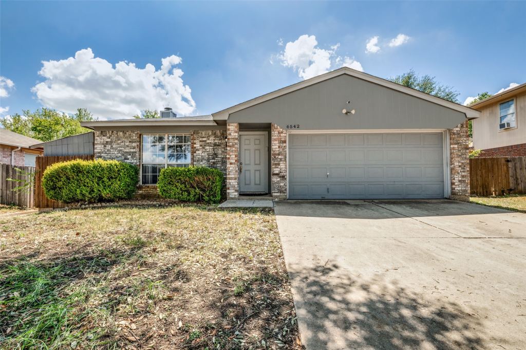 6542 Nellie Drive, Arlington, TX 76002 — photo 1