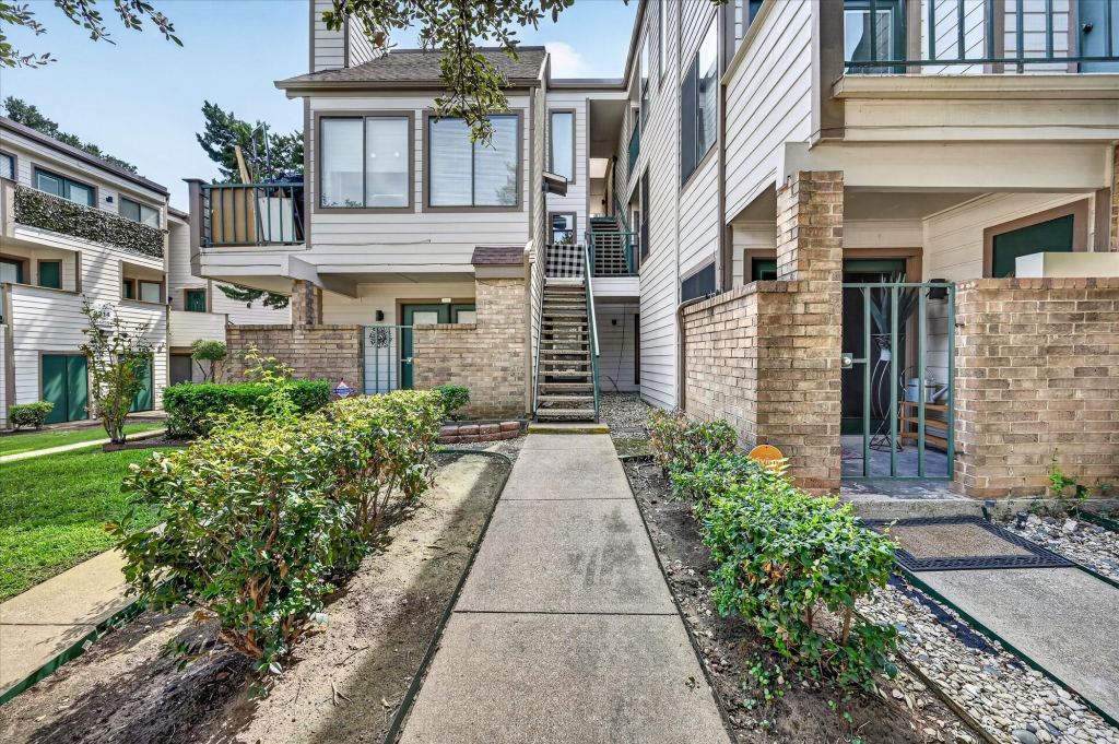 2311 Balsam Drive H213, Arlington, TX 76006 — photo 1