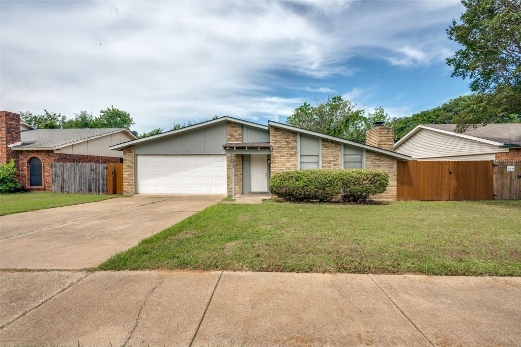 4708 Woodfield Drive, Arlington, TX 76016 — photo 1