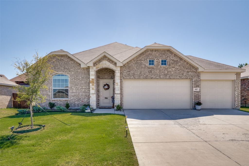 437 Ridge Drive, Justin, TX 76247 — photo 1
