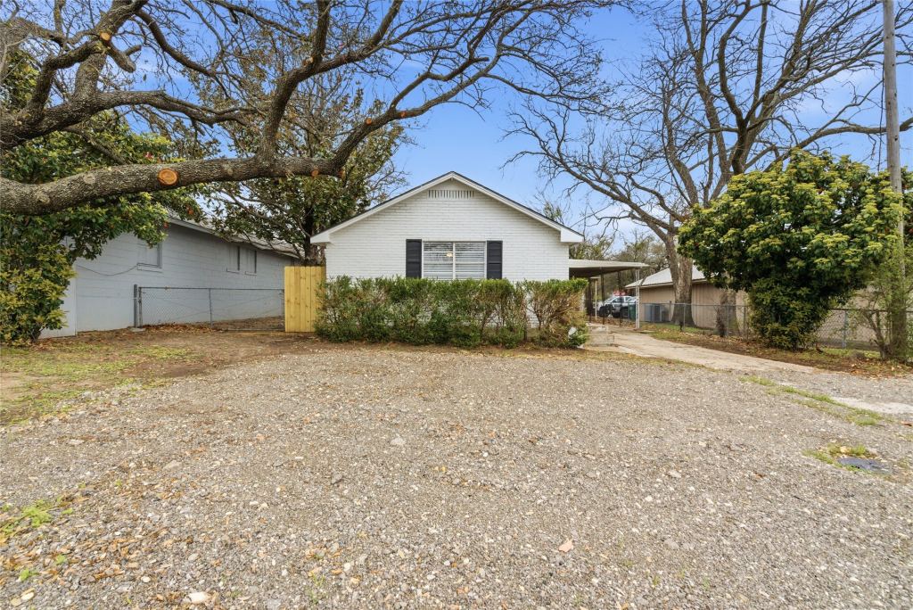1102 E Washington Street, Stephenville, TX 76401 — photo 1