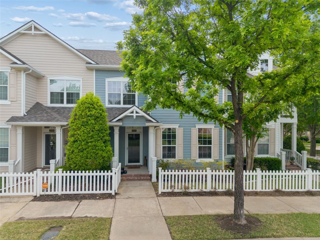 6204 Crescent Street, North Richland Hills, TX 76180 — photo 1