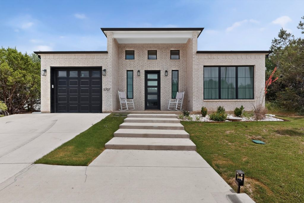 5707 San Jacinto Drive, Granbury, TX 76048 — photo 1
