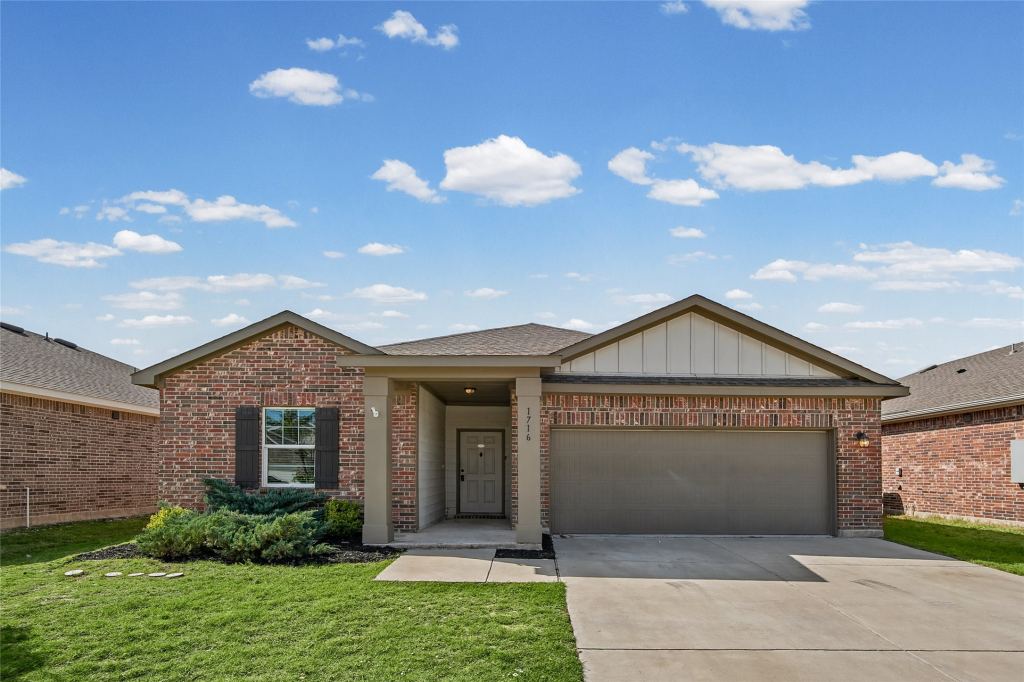 1716 Escondido Drive, Fort Worth, TX 76052 — photo 1