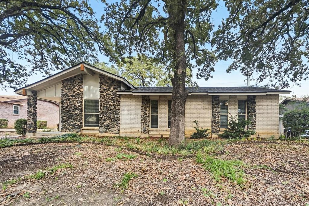 2909 White Oak Lane, Bedford, TX 76021 — photo 1